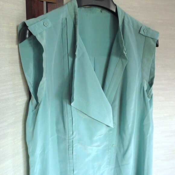 BCBG Silk Sleeveless Light Turquoise Cerulean Baby Blue Blouse Top - Picture 5 of 5